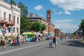 Жители и гости Череповца.