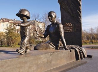Памятник металлургов является символом т
