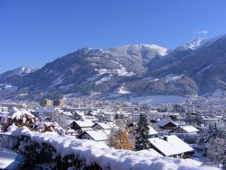 Заснеженный Швац зимой с высоты.