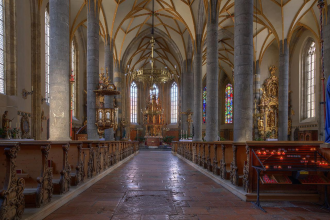 Внутри приходской церкви Швац.