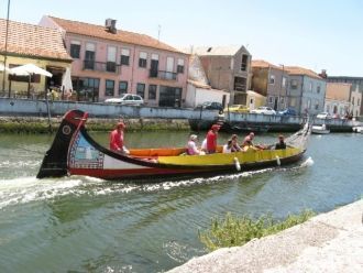 Туристы в Авейру.