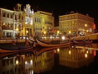 Ночной Авейру.