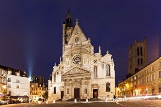 Ночной собор Сент-Этьена. Франция.