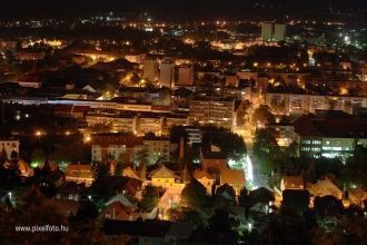 Город Сексард ночью.