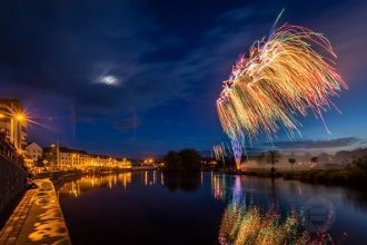 Ночная жизнь в городе Карлоу.