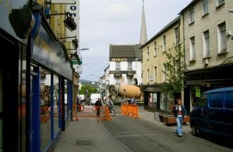 На улице города Карлоу.