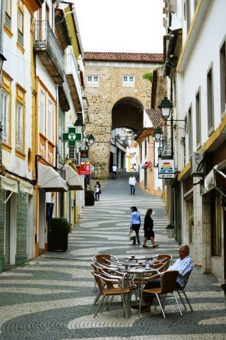 На одной из улиц города Порталегри.