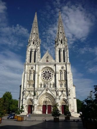 Шатору - Церковь Сен-Андре.