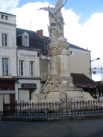 Монументы города&nbsp;Шатору.