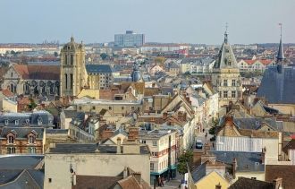 Над крышами города Дрё.