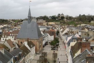 Вид на улицы города Дрё.