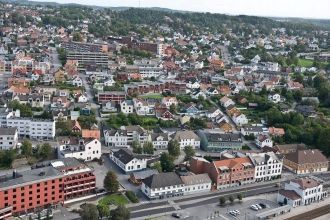 Вид сверху на город Ларвик.