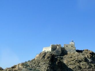 Маяк святого Тельма на берегу Средиземно