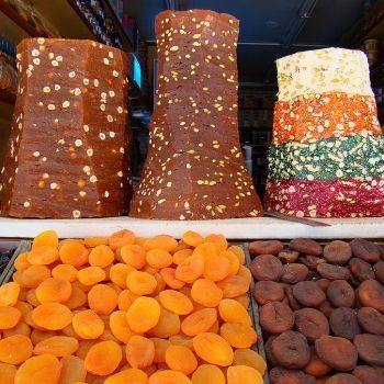 Абрикосовая продукция в Малатье.