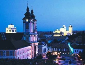 Ночные улицы Эгера, Венгрия.