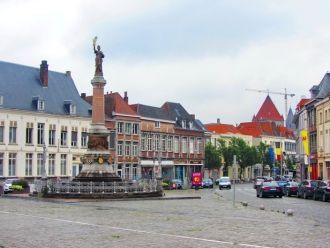 Улица города Турне.