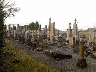 Старое кладбище в Арлоне.