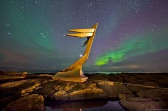 Город Акранес ночью.