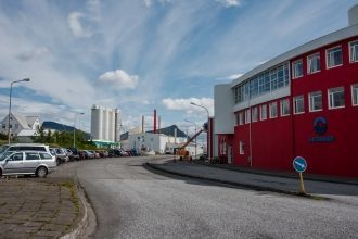 На улице города Акранес.