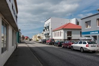 На улице города Акранес.