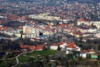 Город Гёдёллё с высоты.