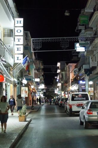 Город Триполис ночью.