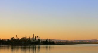 Соленое озеро Ларнаки и вид на мечеть Ха