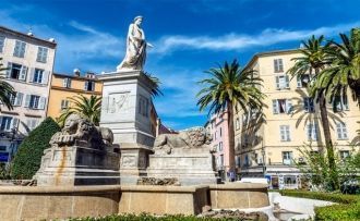 Памятник Наполеону.