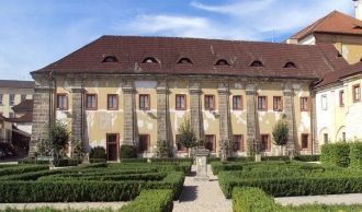 Ческалипский монастырь расположен в горо