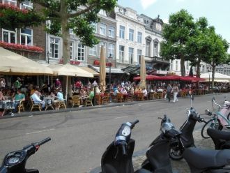 Оживлённые улицы Варнсдорфа.