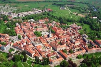 В городе Карловац.