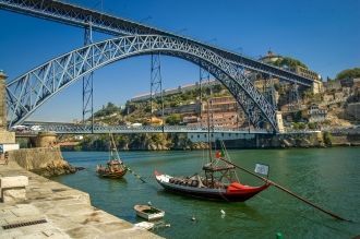 Мост дона Луиша соединяющий города Порту