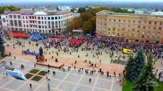 На улице города Брянск.