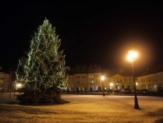 Ночь в городе Йичин.