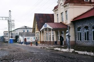 Вокзал города Серов.