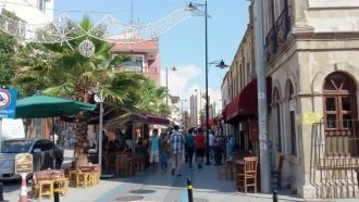 Пешеходы на улицах города