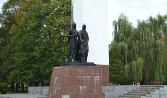 Монумент “Навеки с Россией”