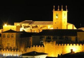 Ночной город Касерес.