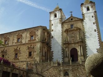 На улице города Касерас.