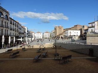 На улице города Касерас.