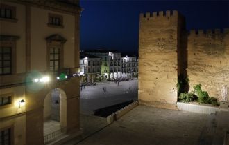 Ночной город Касерес.