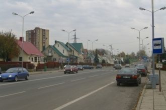 Прогуливаясь улицами города.