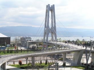 Мост около Мраморного моря в Измите.