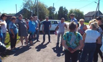 Местные жители.