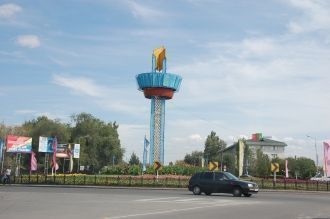 На улицах города.