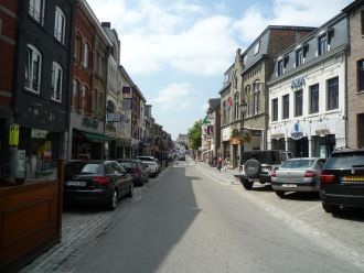 На улице города Бастонь.