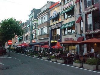 На улице города Бастонь.