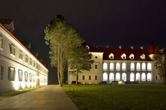 Биржайский замок и Арсенал ночью.