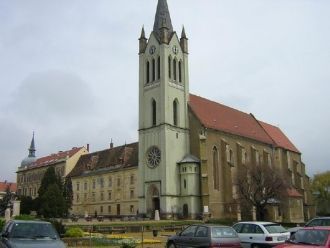 Готическая приходская церковь в центре г