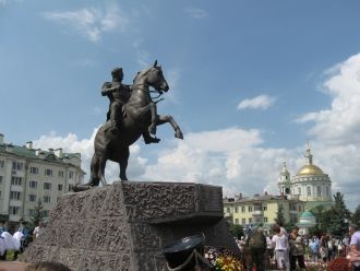Памятник Алексею Петровичу Ермолову.